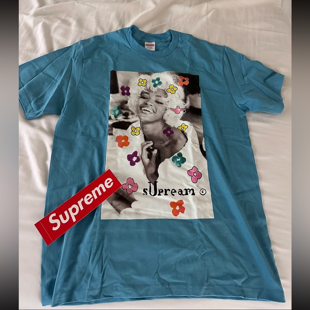 Naomi Supreme tshirt “light slate”